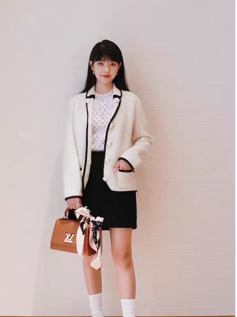 Authentic Louis Vuitton Cream Bouclé Jacket with Black Trim - Picture 9 of 10